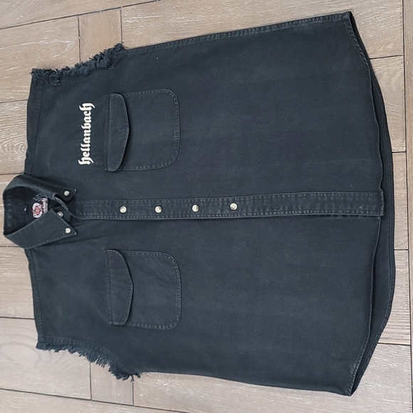 Hellanbach Sleeveless Button Up - Picture 3 of 10